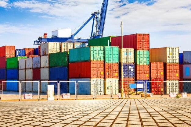 Penjualan Cross Border melalui E-Commerce di Indonesia dan Ketentuan Terbarunya