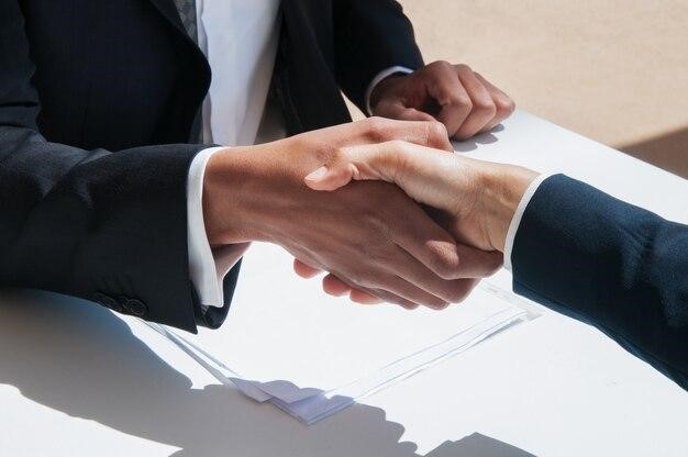 Jangan Tertukar Berikut Perbedaan MoU dan Perjanjian Bisnis Dalam Kerjasama Bisnis