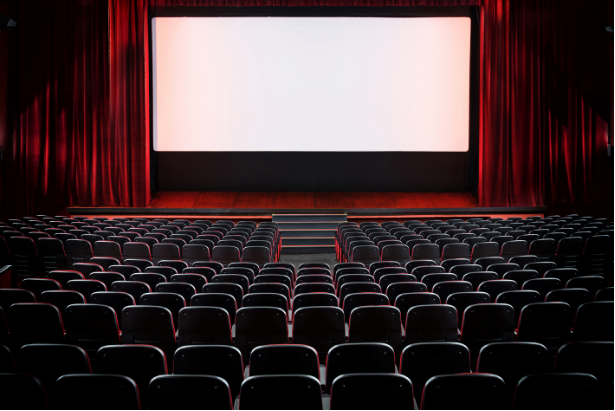 Sempat Viral Ibu-Ibu Rekam Film di Bioskop, Apakah Termasuk Pembajakan?